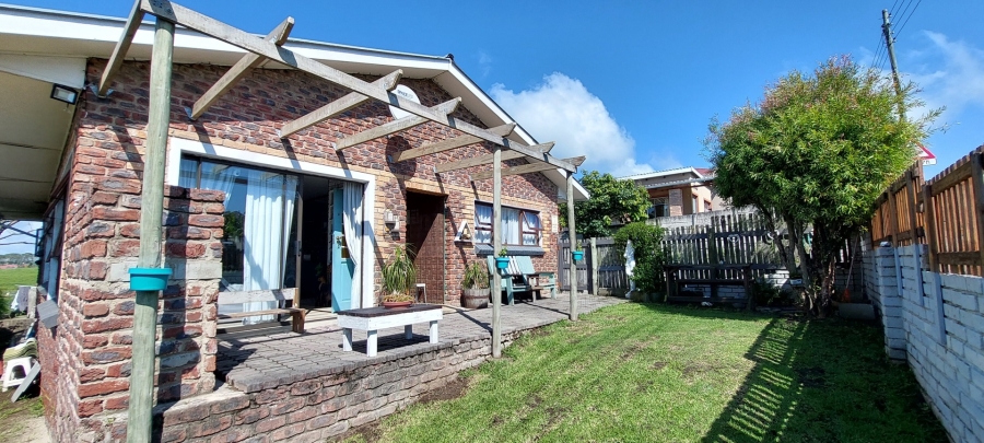 5 Bedroom Property for Sale in Sunrise On Sea Eastern Cape